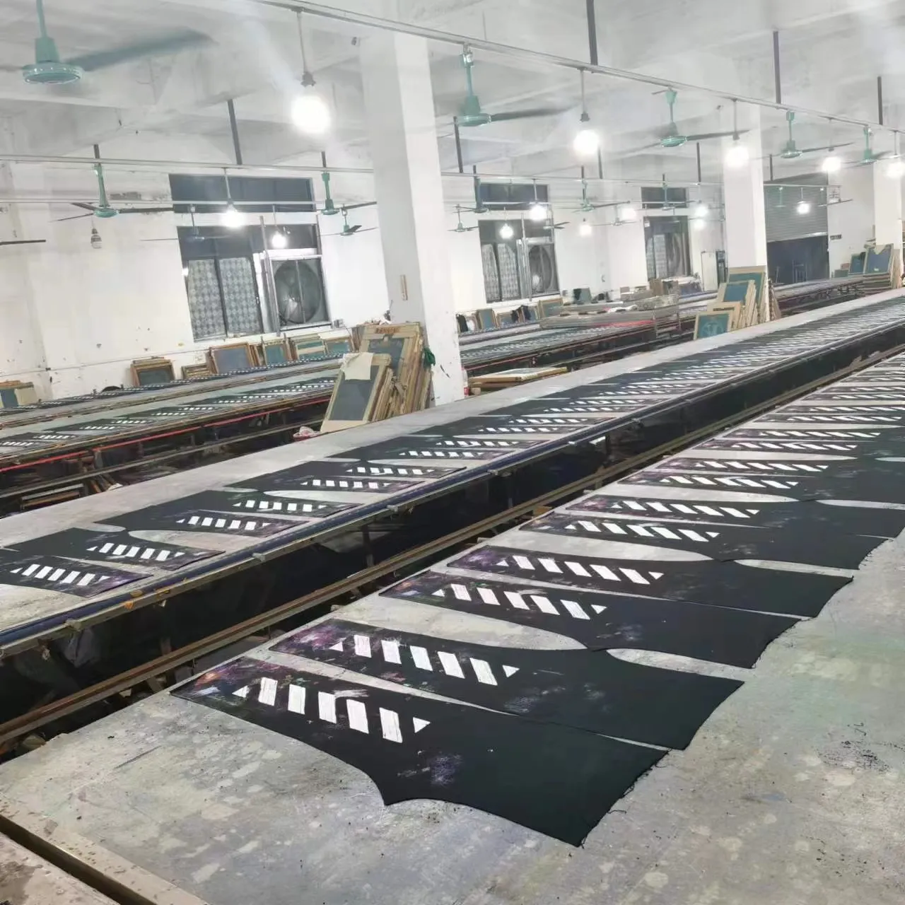 OFFWHITE starry sky sweatpants are made from factory materials. The normal delivery cycle for 2 bed cloths is 20 days. There are not many domestic factories that can make them. If you don’t believe me, buy one and go back and take a look. Don’t be afraid to imitate, because you can’t surpass!